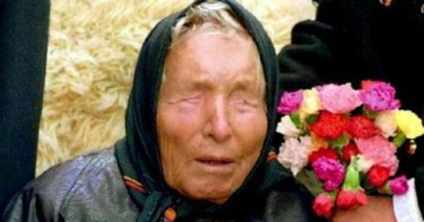 Năm 12 tuổi, cuộc đời Vanga chính thức bước sang một trang mới sau khi bà bị một cơn bão cát cuốn bay về phía cánh đồng. Sau một thời gian dài tìm kiếm, người ta thấy bà hoảng loạn với hai hốc mắt đầy cát, đau đớn không thể mở ra được.