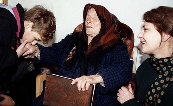 Khoảng một tuần sau thì Vanga bắt đầu khỏe mạnh hơn rất nhiều. Chính vì điều kỳ lạ đó nên bà được đặt tên là Vangelia (theo tiếng Hy Lạp có nghĩa là Người mang đến vui vẻ), sau này mọi người gọi lái đi thành Vanga.