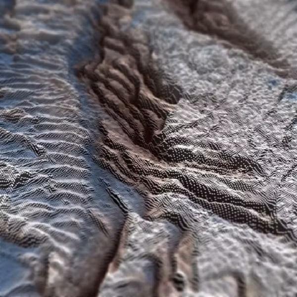 Tàu MRO bay trên quỹ đạo hành tinh đỏ từ năm 2006. Những năm gần đây, nhiều nghiên cứu được thực hiện để đánh giá lượng nước chảy trên sao Hỏa, sử dụng cả dữ liệu trên bề mặt lẫn từ quỹ đạo.