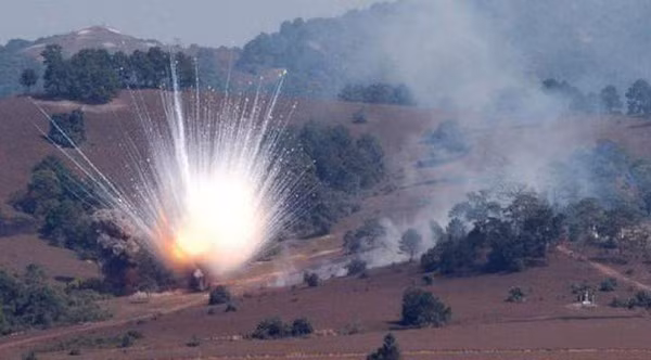 Nghị định thư quy định rằng, loại vũ khí sử dụng phốt pho trắng "bị cấm trong mọi trường hợp" chống lại dân thường, đồng thời khi các quốc gia có mục đích chống lại các mục tiêu quân sự gần các khu dân cư.