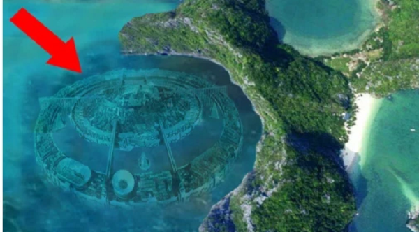 Scott C. Waring đã đăng tải hình ảnh vật thể lạ này lên blog của mình để chia sẻ với những người có cùng đam mê. Ông cho rằng, vật thể lạ nằm khá gần sa mạc Nazca, là nơi nổi tiếng bởi những hình vẽ khổng lồ trên mặt đất mà giới khoa học đã đặt tên là đường Nazca.