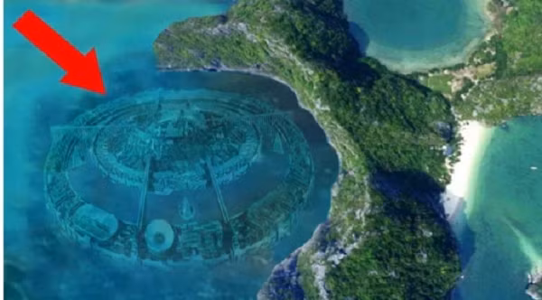 Scott C. Waring đã đăng tải hình ảnh vật thể lạ này lên blog của mình để chia sẻ với những người có cùng đam mê. Ông cho rằng, vật thể lạ nằm khá gần sa mạc Nazca, là nơi nổi tiếng bởi những hình vẽ khổng lồ trên mặt đất mà giới khoa học đã đặt tên là đường Nazca.