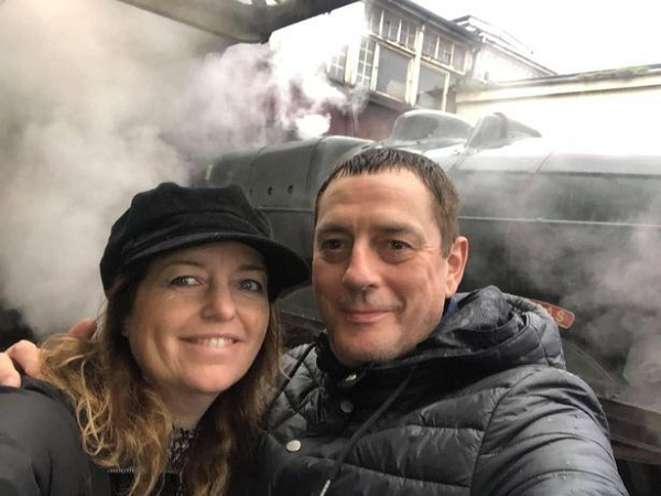 Vì không thể thoát khỏi những ý nghĩ đó trong suốt nhiều năm, nên mới đây, có người gợi ý Steve nên đi trị liệu tâm lý. Ông tới đã gặp Paul Goddard, một nhà trị liệu khá nổi tiếng ở Anh và tham gia một buổi trị liệu bằng phương thức thôi miên.