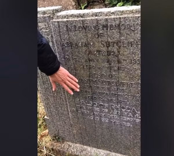 Trong buổi đó, Steve “nhớ lại” những điều được cho là xảy ra trong “kiếp trước” của mình: Rằng ông từng gia nhập Quân đoàn bay Hoàng gia của Anh, rồi làm cả công việc nhiếp ảnh gia trong Thế chiến thứ nhất.