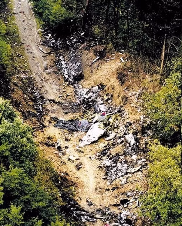 Khi tiến hành điều tra nguyên nhân, các chuyên gia phát hiện âm thanh được mô tả là "psssssss", giống như tiếng ồn mà một chai nước ngọt có thể tạo ra lúc người ta bật nắp ra. Họ nghĩ rằng đó là một phi công bị giật mình và hít vào đột ngột.