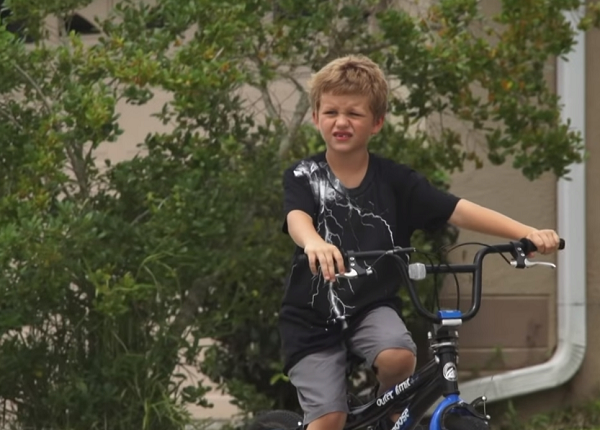 Câu chuyện luân hồi kỳ lạ này kể về cậu bé Cade. Cậu sinh năm 2004, khi mới 1 tuổi rưỡi đã có thể nói chuyện trôi chảy với người lớn. Bà Molly Kurnat, mẹ cậu bé chia sẻ: “Khi còn nhỏ Cade là cậu bé rất ngoan."