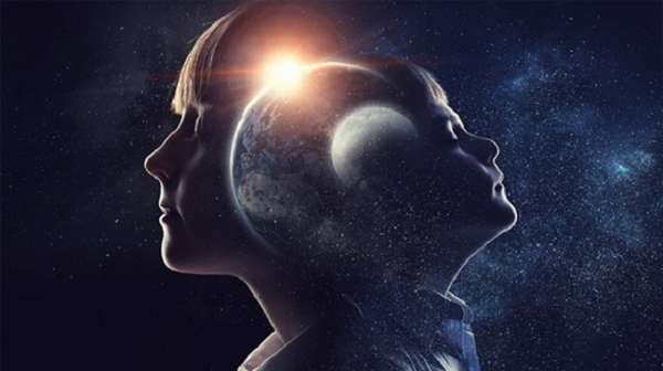 Carl nói với bố mẹ mình, kiếp trước cậu tên là Robert, cha cậu tên Fritz, cậu còn có một người anh tên Peter. Cậu hy sinh năm 23 tuổi và khi đó đã có một vị hôn thê rất xinh đẹp, thướt tha ở tuổi 19.