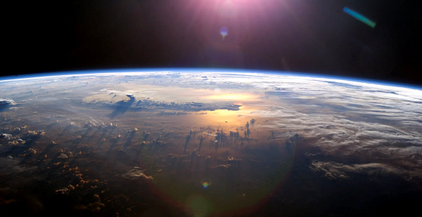 Dự kiến cuối năm nay, James Webb sẽ bắt đầu sứ mệnh quan sát bầu khí quyển của các thế giới giống Trái Đất để săn tìm sự sống ngoài hành tinh.