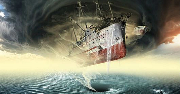 Khu vực này là một tam giác được tạo giữa Nhật Bản, quần đảo Bonin và một phần lớn của biển Philippiness. Nó cũng được nhiều người gọi là Bermuda của Thái Bình Dương. 