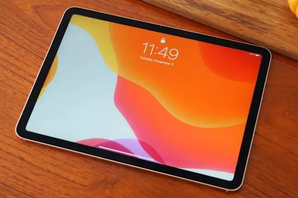 Trong bản tin Power On của mình, Mark Gurman của Bloomberg đã chia sẻ thông tin về chiếc iPad lai MacBook có thể gập lại của Apple.