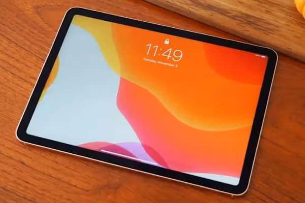 Trong bản tin Power On của mình, Mark Gurman của Bloomberg đã chia sẻ thông tin về chiếc iPad lai MacBook có thể gập lại của Apple.