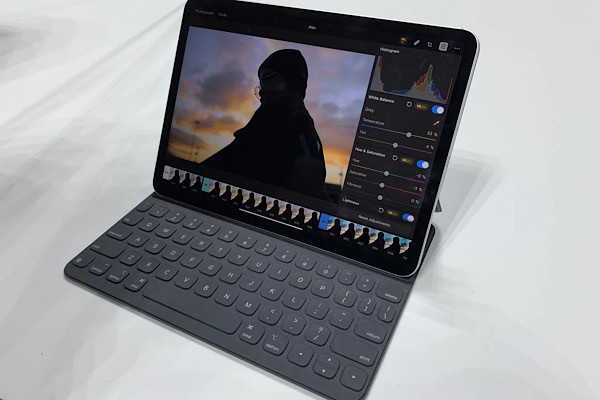 Intel là một công ty khác dường như có kế hoạch lớn cho việc phát triển máy tính gập lại. Tại CES 2022, công ty đã công bố Intel Evo sẽ được thiết kế cho PC có màn hình gập lại.