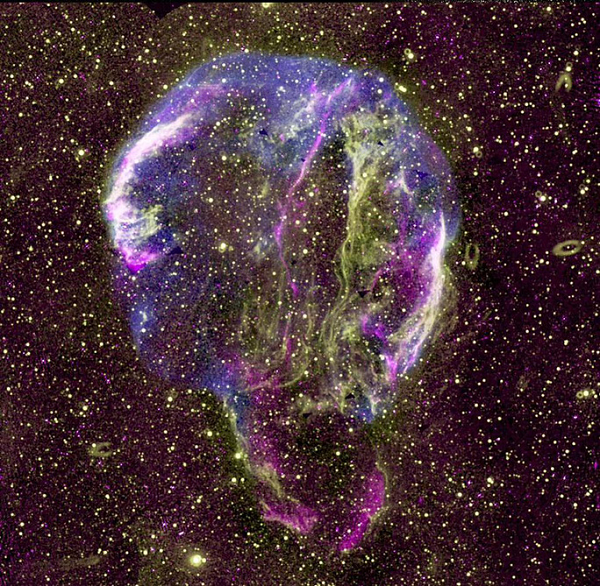 LOFAR được phóng lần đầu tiên vào năm 2010 tại Anh, Hà Lan, Đức, Pháp, Thụy Điển và Ba Lan. Hàng loạt ăng-ten hoạt động ở tần số FM thấp nhất được lắp đặt khắp châu Âu để truy cập từ Trái Đất.