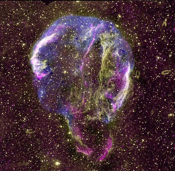 LOFAR được phóng lần đầu tiên vào năm 2010 tại Anh, Hà Lan, Đức, Pháp, Thụy Điển và Ba Lan. Hàng loạt ăng-ten hoạt động ở tần số FM thấp nhất được lắp đặt khắp châu Âu để truy cập từ Trái Đất.