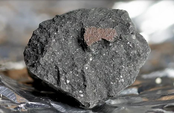 Mẫu thiên thạch mà Whilding thu thập nặng 1,02kg và có giá trị ước tính khoảng 100.000 bảng Anh. Chủ nhân của tảng đá hy vọng nó sẽ sớm được chứng nhận và thu về một số tiền lớn.