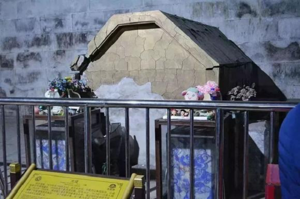 Cái chết của vua Quang Tự là một sự trùng hợp ngẫu nhiên hay sự sắp xếp của con người, điều này cho đến nay vẫn chưa có lời giải thích nào thỏa đáng.