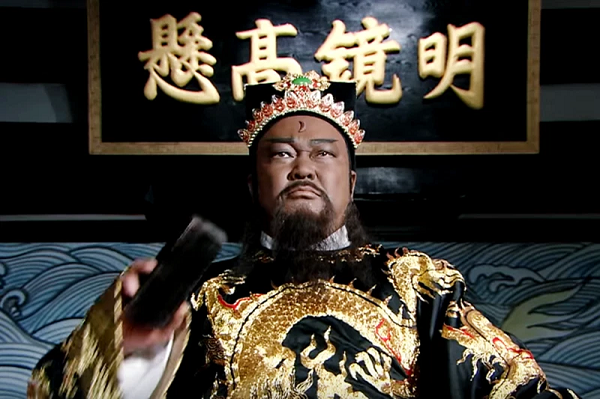 Vậy tại sao Bao Công không bị kết tội phản loạn? Thực tế là chiếc áo của Bao Thanh Thiên không thêu hình rồng, hay ít nhất không thêu hình rồng giống trang phục vua chúa.