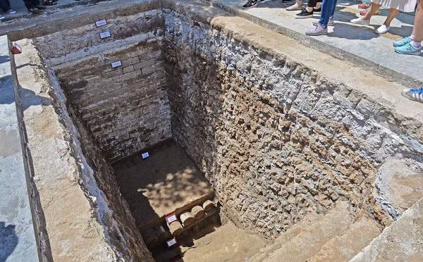 Tuy nhiên sau khi phát hiện, quá trình khai quật quần thể cung điện nhà Nguyên cũng rất chậm chạp vì vị trí hiện tại của nó đang nằm ngay dưới lòng Cố Cung.