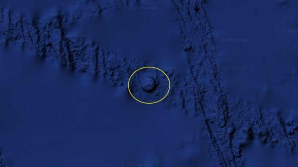 Thợ săn UFO nổi tiếng Scott Waring vừa qua đã chia sẻ tấm ảnh cho thấy một hình tròn giữa biển trên Google Earth, làm dấy lên tranh cãi về UFO.