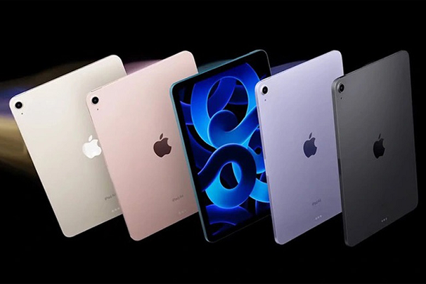 iPad Air 5 có giá khởi điểm không đổi, từ 599 USD cho bộ nhớ 64GB tiêu chuẩn, 749 USD cho bản 256GB. Tuỳ chọn Wi-Fi + 5G có giá cao hơn 150 USD.