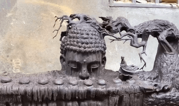 Theo thời gian những phần cây bị chôn vùi dưới điều kiện thiếu oxy, chúng thay đổi các tính chất vật lý ban đầu. Một số bị phân hủy trong nước, một số theo dòng chạy tự nhiên thì kết lại thành những trầm tích.