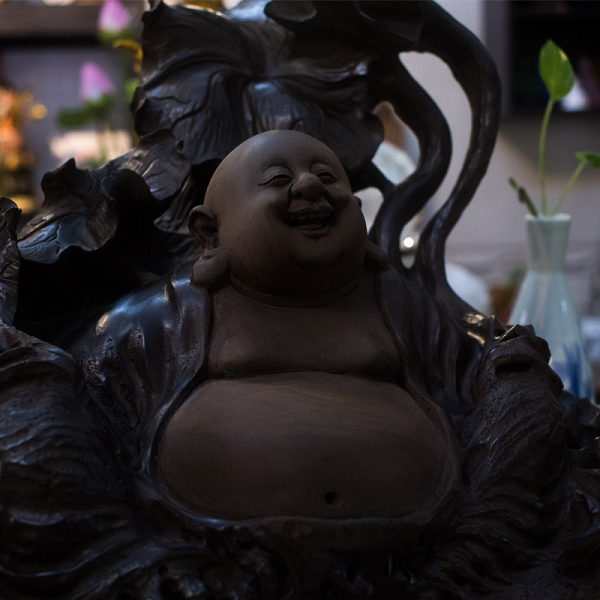 Những trầm tích này ngày càng trở nên cứng hơn, to hơn và kết chặt hơn thành các khối lớn. Theo các thử nghiệm của các tổ chức nghiên cứu khoa học, gỗ âm trầm đã được chôn dưới lòng đất có độ tuổi từ 3.000 đến 12.000 năm, một số thậm chí hàng chục ngàn năm.