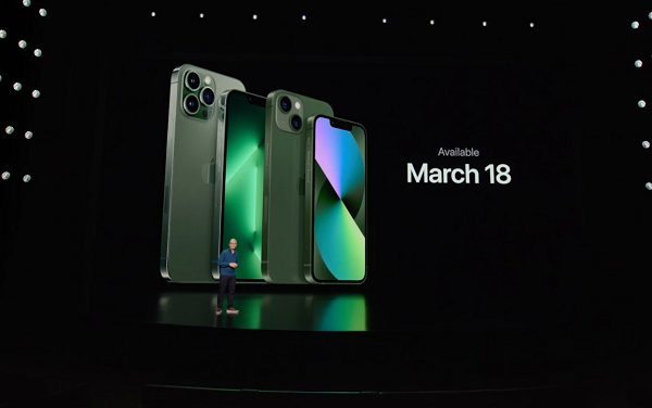 Nhiều người đã nói Samsung chỉ biết chế giễu Apple mà không nghĩ đến việc họ đã nhiều lần “đi theo” nhà Táo, từ bỏ jack 3,5mm đến bỏ sạc ra khỏi hộp.