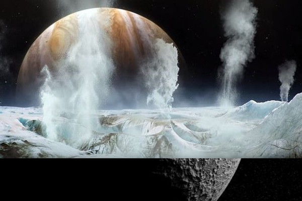 Theo thời gian, đĩa này nguội đi vào tạo ra các hạt trăng lỏng - khối xây dựng mặt trăng - rồi dần kết tụ thành một thiên thể mới.