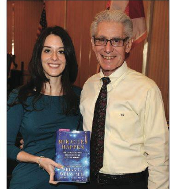 “Tôi ngay lập tức thấy mình là một ông già thời trung cổ với mái tóc bạc dài. Lúc đó là thế kỷ 15 hoặc 16. Tôi đang sống ẩn dật trong hang và không bao giờ tiếp xúc với ai cả.