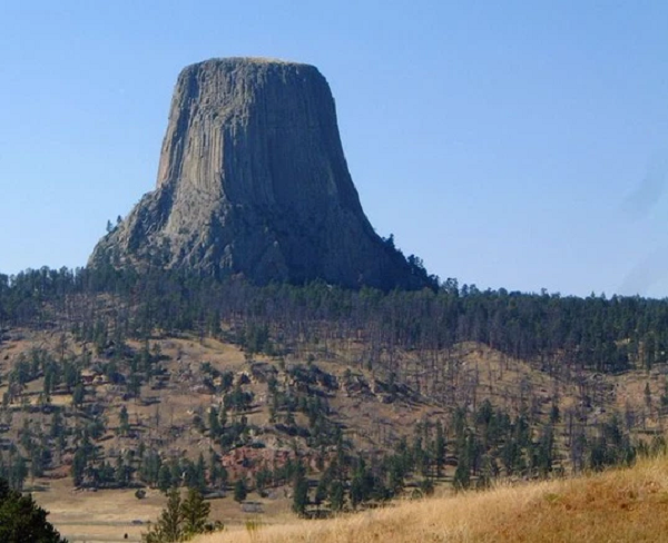 Đất nước Thổ Dục Hồn xa lạ này thực chất là một quốc gia nhỏ ở cao nguyên Thanh Tạng (tồn tại từ năm 285 đến năm 670), người lập quốc đã lấy tên riêng của mình đặt làm tên quốc gia.