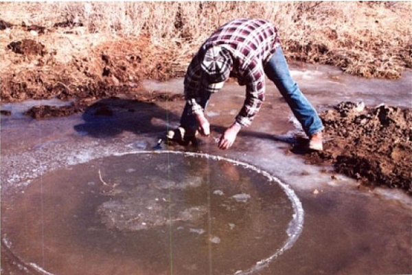 Trang trại Bigelow - Utah là nơi dấy lên tin đồn có sự xuất hiện của UFO và những đột biến về động vật. Sau một loạt các sự kiện bí ẩn bao gồm cả đột biến gia súc và nhìn thấy UFO, những người nông dân đã rất bối rối và họ quyết định bán trang trại. Giờ đây, nó thuộc sở hữu của Robert Bigelow, người đã thành lập Viện Khoa học Khám phá Quốc gia và tiếp tục nghiên cứu về bí mật hàng đầu của trang trại này.