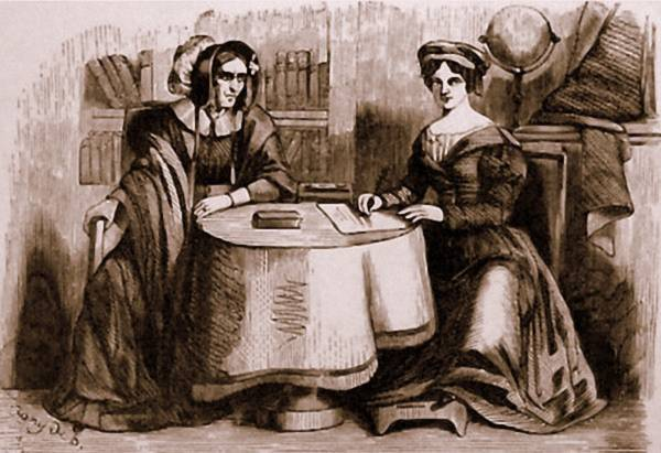 Cũng chính Marie Anne đã tạm biệt họ bằng một lời sấm truyền đầy ám ảnh: “Chặt đầu xong không anh nào trông còn bảnh bao như ngày hôm nay đâu”. Và chuyện gì đến đã đến. Marat đã bị Charlotte Corday giết chết ngày 17/3/1793 ngay tại phòng mình. Một năm sau, hai người bạn của ông đều đã bị xử tử bằng máy chém.