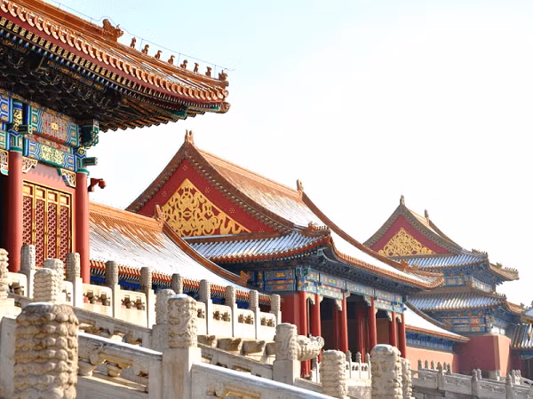 Thứ ba, trên mặt đá Tạo Vân có rất nhiều nét bút tích được khắc lên bởi những nhân vật nổi tiếng trong lịch sử. Cụ thể, những nhân vật này đến từ thời nhà Nguyên và nhà Minh.