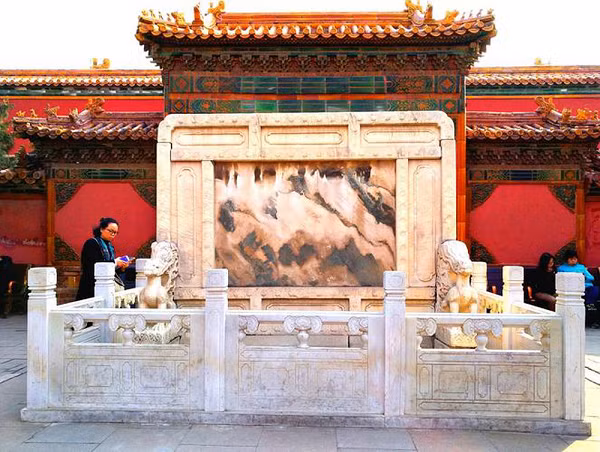  Tử Cấm Thành là cung điện của triều đại nhà Minh và nhà Thanh, được xây dựng hàng trăm năm nay, sự uy nghiêm và bí ẩn của nó khiến người hiện đại phải sửng sốt.