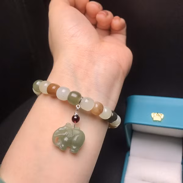 Sau này khi tỉnh Hòa Điền được xây dựng vào triều đại nhà Thanh nên nó được chính thức đặt tên là ngọc Hòa Điền.