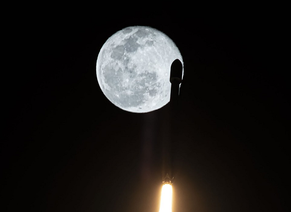 Dù vậy, bất kể khối rác thuộc về ai, các nhà khoa học tính toán rằng nó sẽ tạo ra một miệng hố va chạm lớn trên mặt tối của Mặt Trăng, đường kính từ 10-20 m và đưa bụi mặt trăng bay hàng trăm dặm trên khắp bề mặt cằn cỗi.