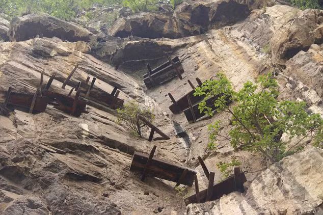 Ngo ngang doc chieu chong trom mo thoi xua-Hinh-2