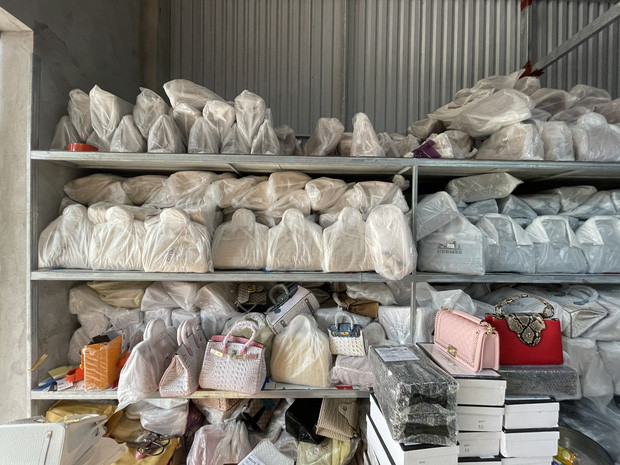 Lien tuc triet pha nhieu kho hang gia, chi ngoi livestream... ngay chot 1.000 don-Hinh-4