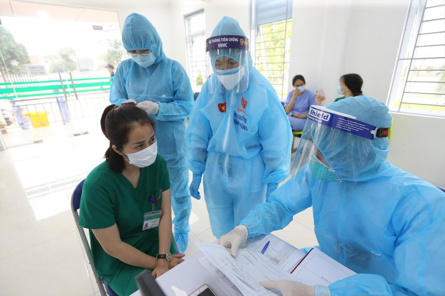 Xay dung cac phuong an trien khai “ho chieu vac-xin“