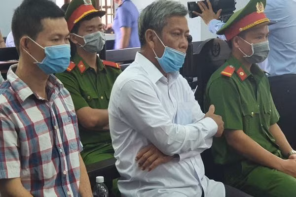 Rut truy to viec mua ban hon 32 trieu lit dung moi cua 1 bi cao vu Trinh Suong