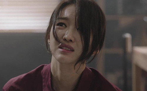 Vo tinh nghe me chong noi chuyen khien nang dau run ray