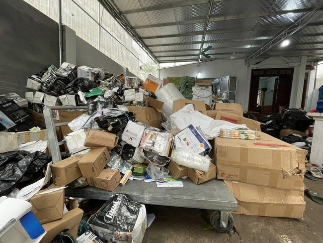 Lien tuc triet pha nhieu kho hang gia, chi ngoi livestream... ngay chot 1.000 don-Hinh-2