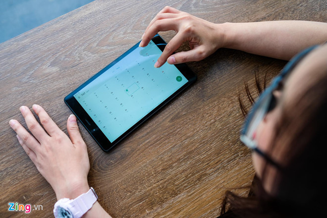 Khi thực hiện các thao tác vuốt chạm, mở ứng dụng tốc độ phản hồi của thiết bị khá chậm. Cấu hình của máy phù hợp để xử lý những tác vụ cơ bản như xem YouTube, lướt web và chơi một số tựa game nhẹ.