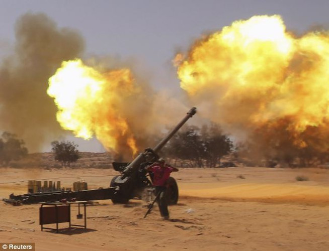 Tuy nhiên một số pháo thủ vẫn cho rằng đôi khi 2 tấm khiên này quá nhỏ để che chắn trước mảnh văng của đạn pháo đối phương bắn trả.