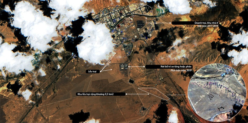 Tài khoản Twitter Detresfa ngày 20/7 đăng ảnh vệ tinh chụp thị trấn Sư Tuyền Hà, huyện Cát Nhĩ, khu tự trị Tây Tạng, cho thấy quân đội Trung Quốc điều khoảng 5.000 quân cùng nhiều trang thiết bị lên khu vực. Các bãi đáp trực thăng xuất hiện tại đây và một số công trình mới đang được xây dựng.