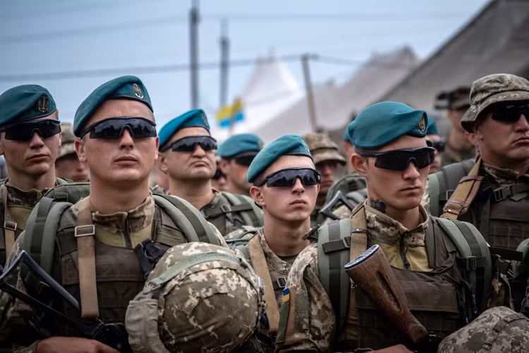 "Đại diện của LPR cho rằng công việc này được chỉ đạo bởi Phó giám đốc của SBU - ông Volodymyr Gorbenko, có nghĩa là Ukraine quyết định can thiệp vào công việc của một quốc gia khác ở cấp nhà nước", trang Lenta của Nga đăng tải.