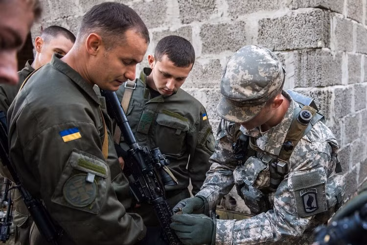 Quan doi Ukraine bat ngo nhung tay vao chien su Armenia - Azerbaijan