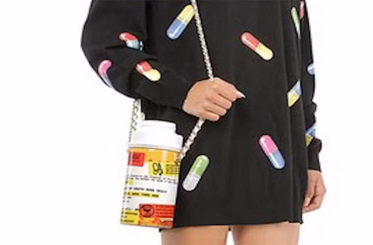 Moschino bi chi trich vi BST lay y tuong tu duoc pham-Hinh-2