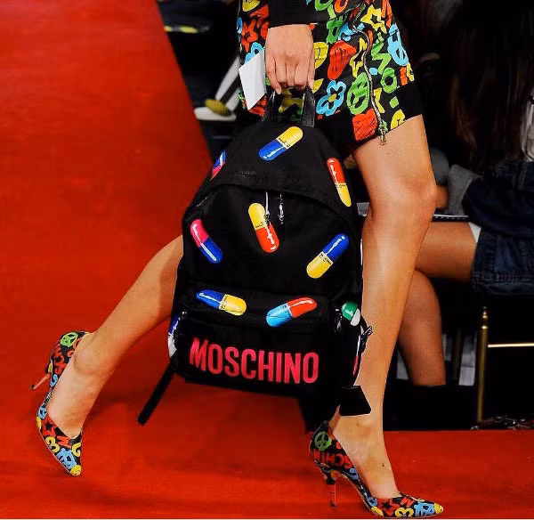 Moschino bi chi trich vi BST lay y tuong tu duoc pham-Hinh-4