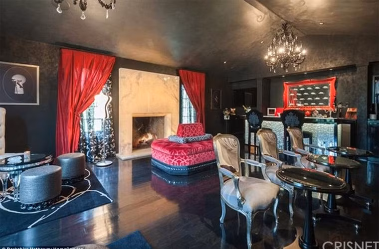 Ben trong biet thu 7 me con Angelina Jolie o khi ly hon-Hinh-2